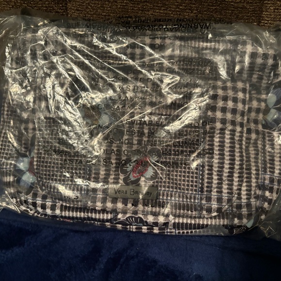NWT Vera Bradley crossbody - Picture 3 of 3